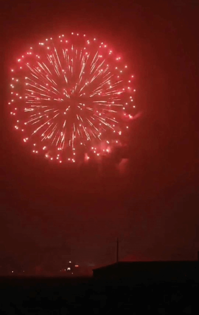 白衣服发黄别扔！清洁小妙招：煮一锅柠檬水泡一泡！